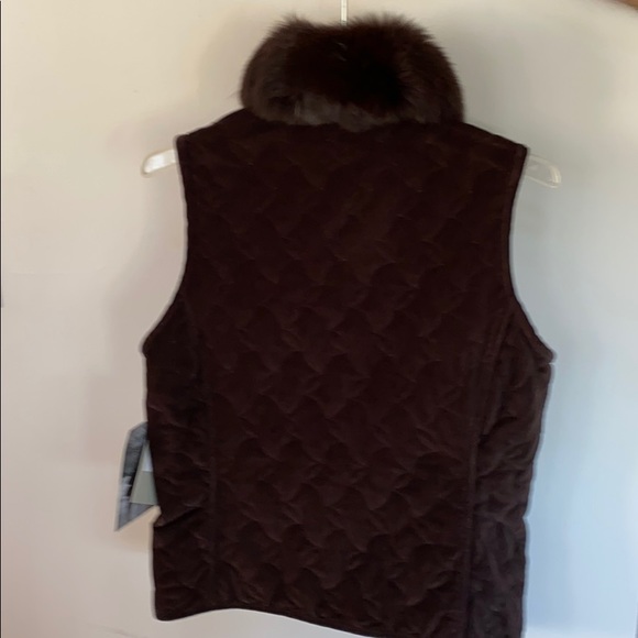 NWT- women’s brown vest with fur collar - Picture 3 of 4